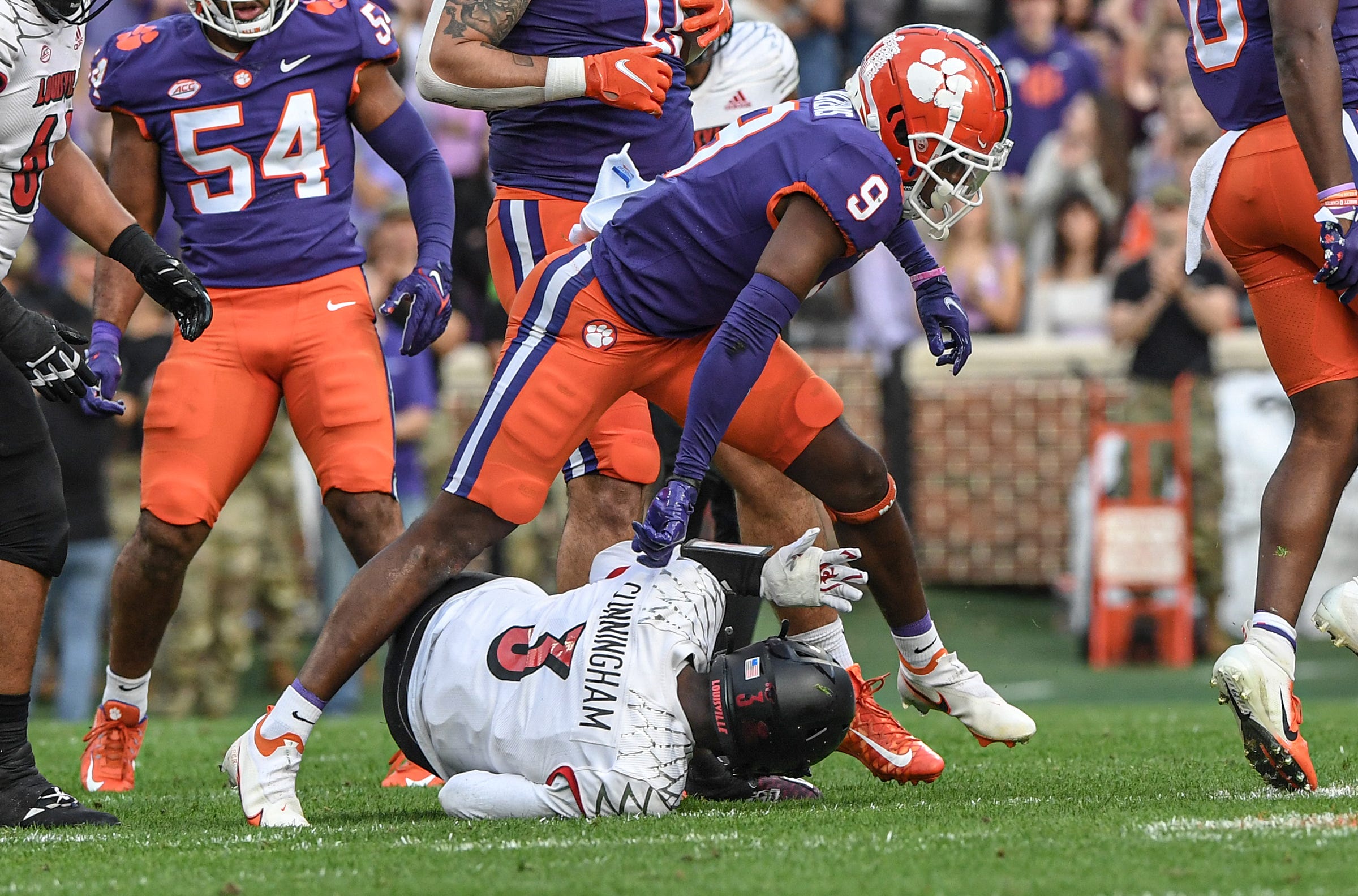 Clemson Football Gets Good Grades For 31-16 Win Against Louisville