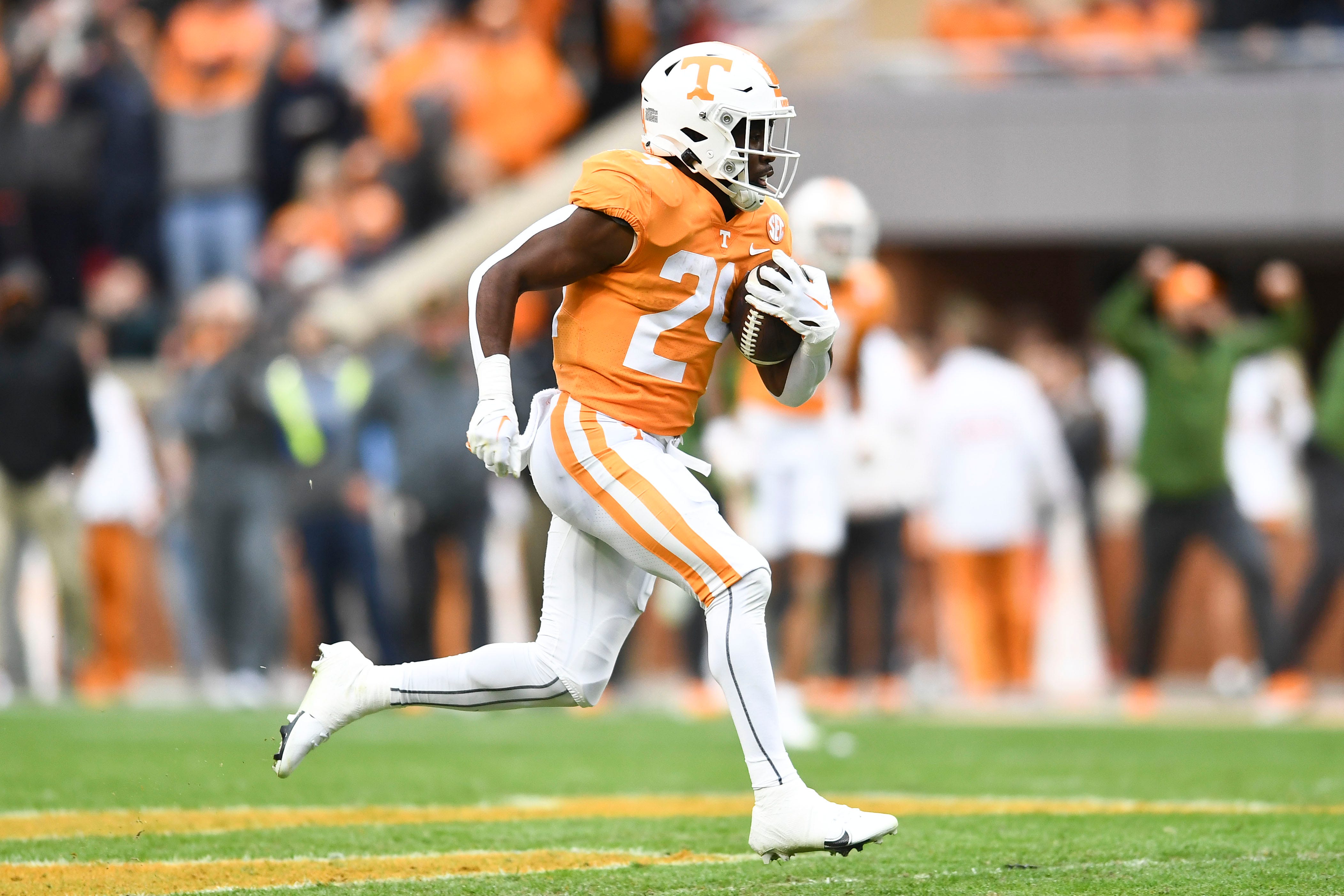 How Dylan Sampson Got Back Into Tennessee Running Back Rotation