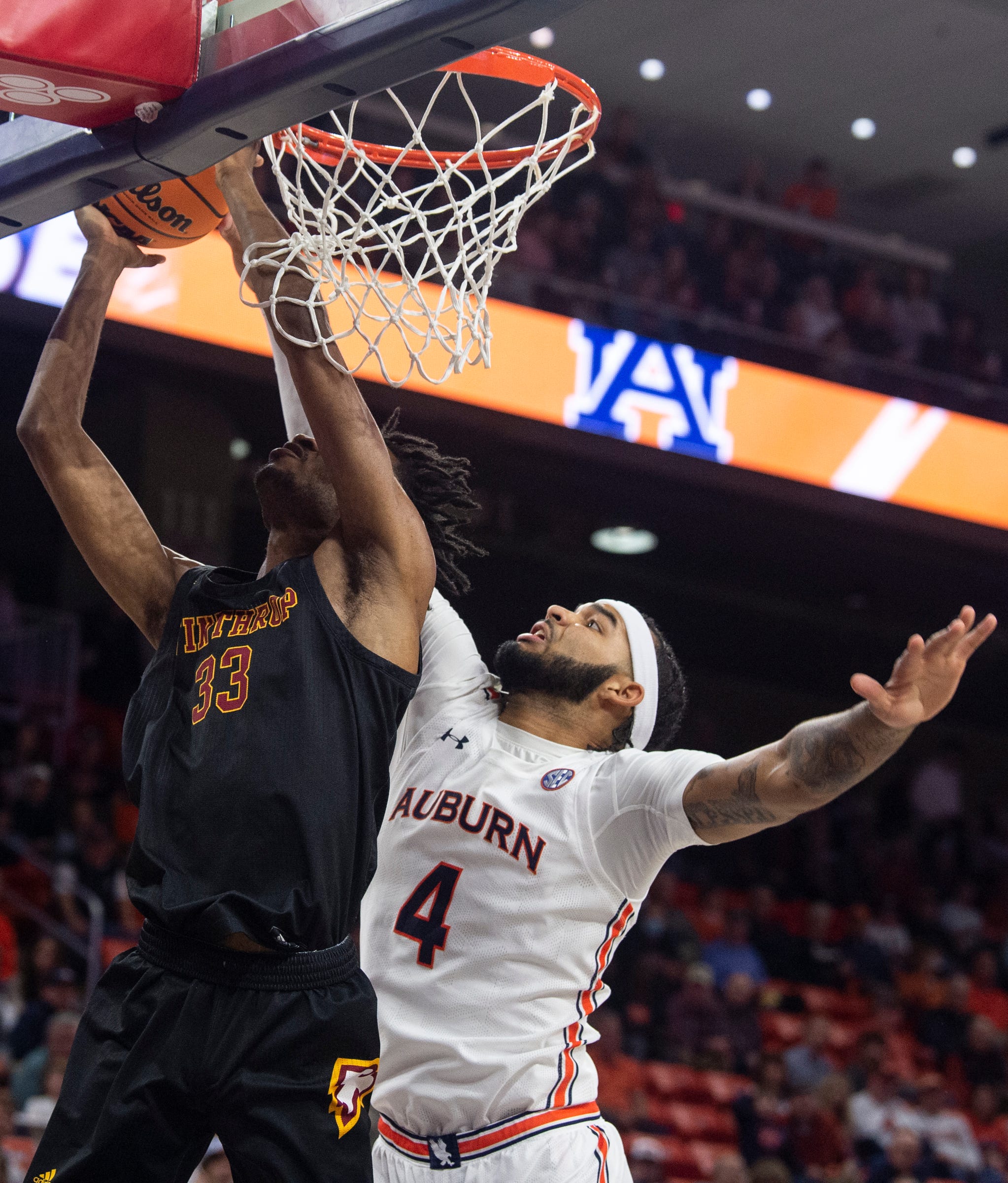 Johni Broome Leads Auburn Basketball To Win Over Winthrop