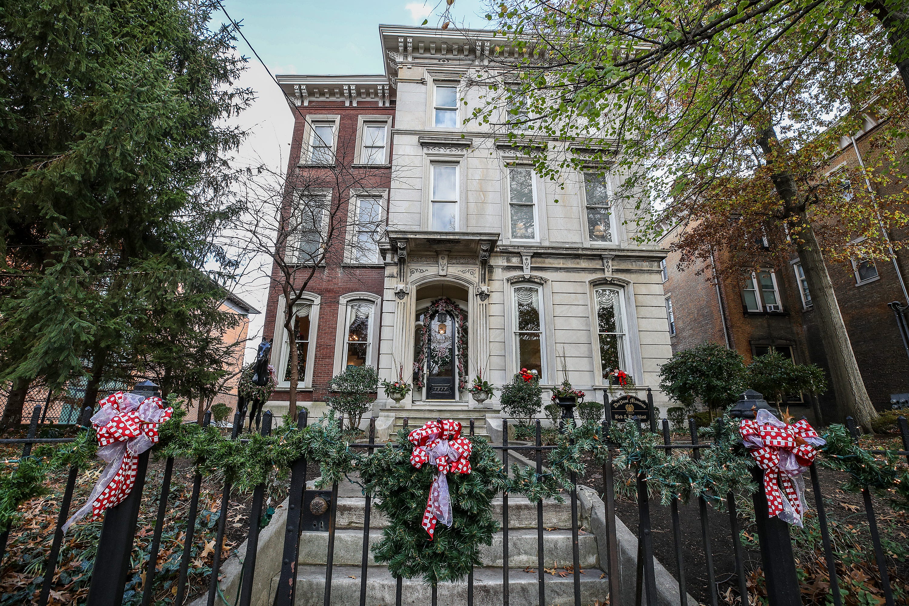 Check Out DuPont Mansion B&B On Old Louisville Holiday Home Tour 2022