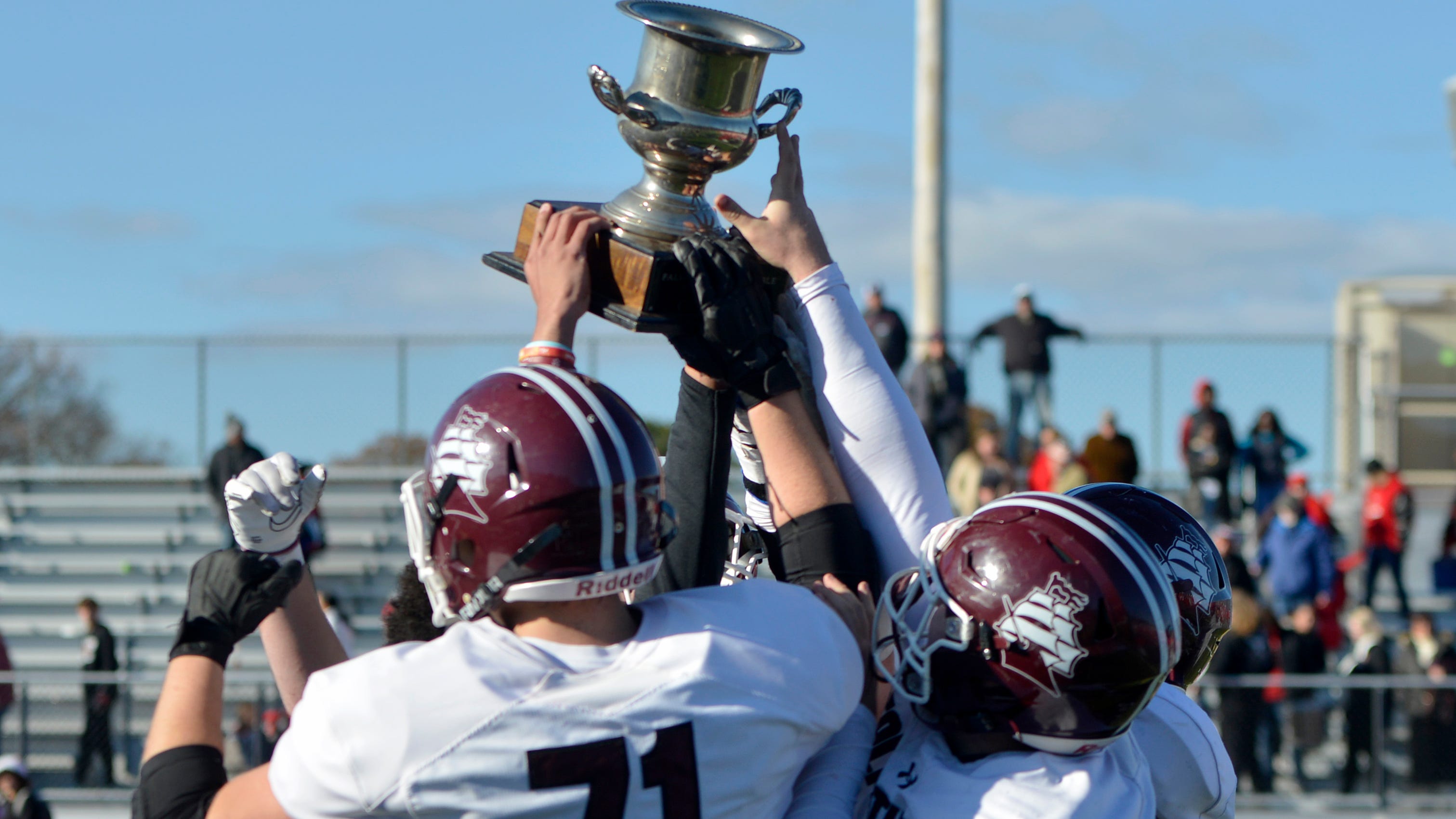 Falmouth High football outlasts Barnstable for Thanksgiving triumph