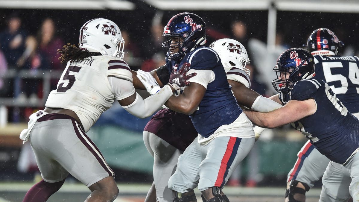 ole-miss-football-lane-kiffin-vs-mississippi-state-in-egg-bowl-2022