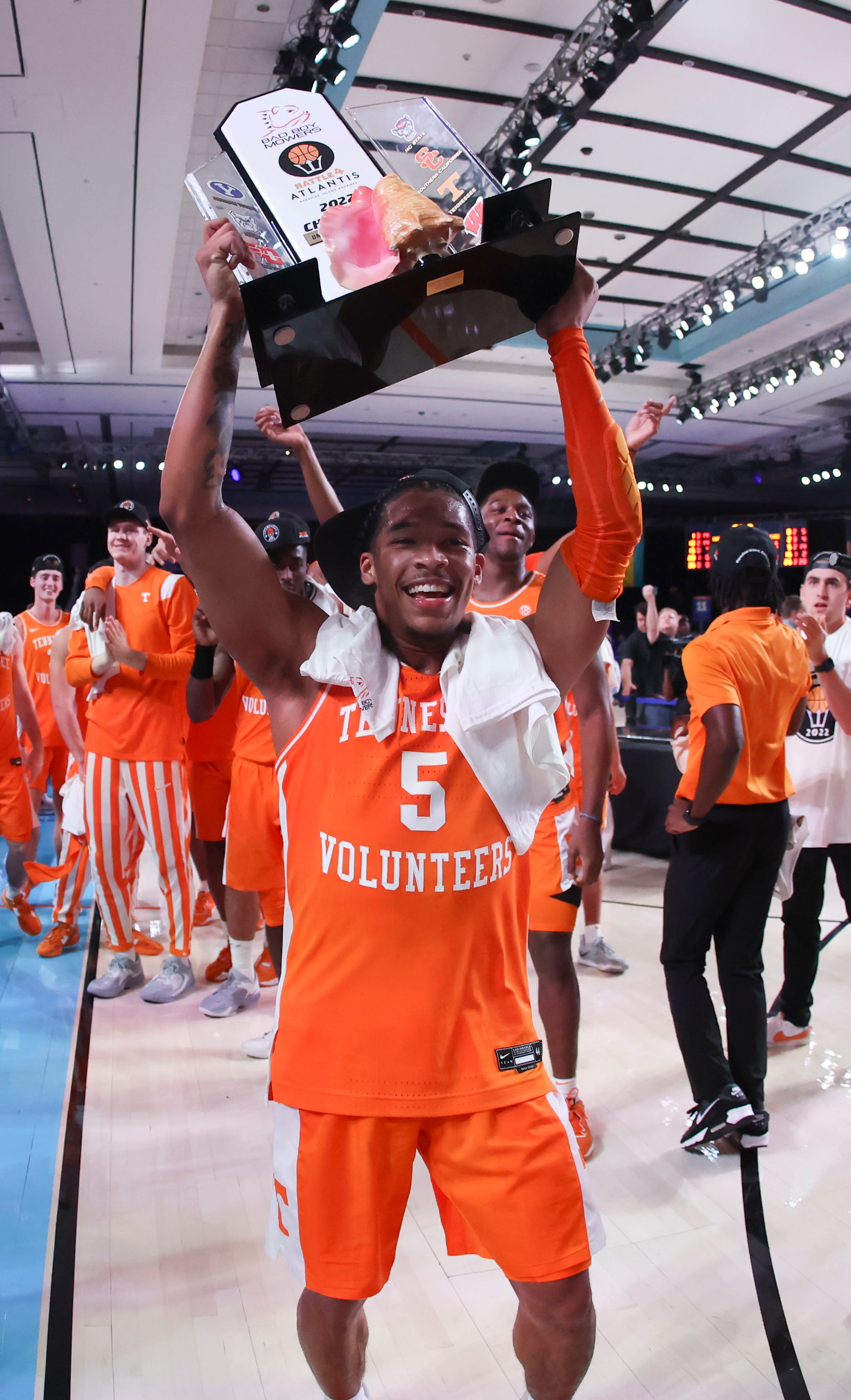 Tennessee Basketball Beats Kansas To Win Battle 4 Atlantis Title