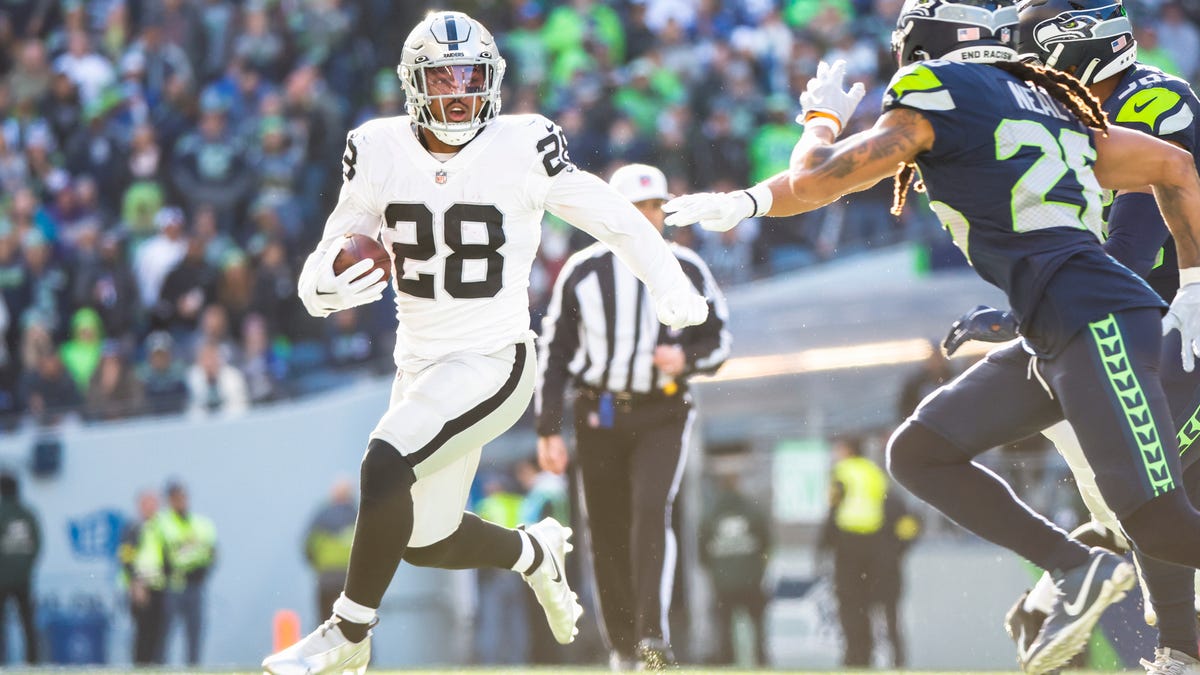 Josh Jacobs caps huge day with TD in OT, Raiders beat Seahawks