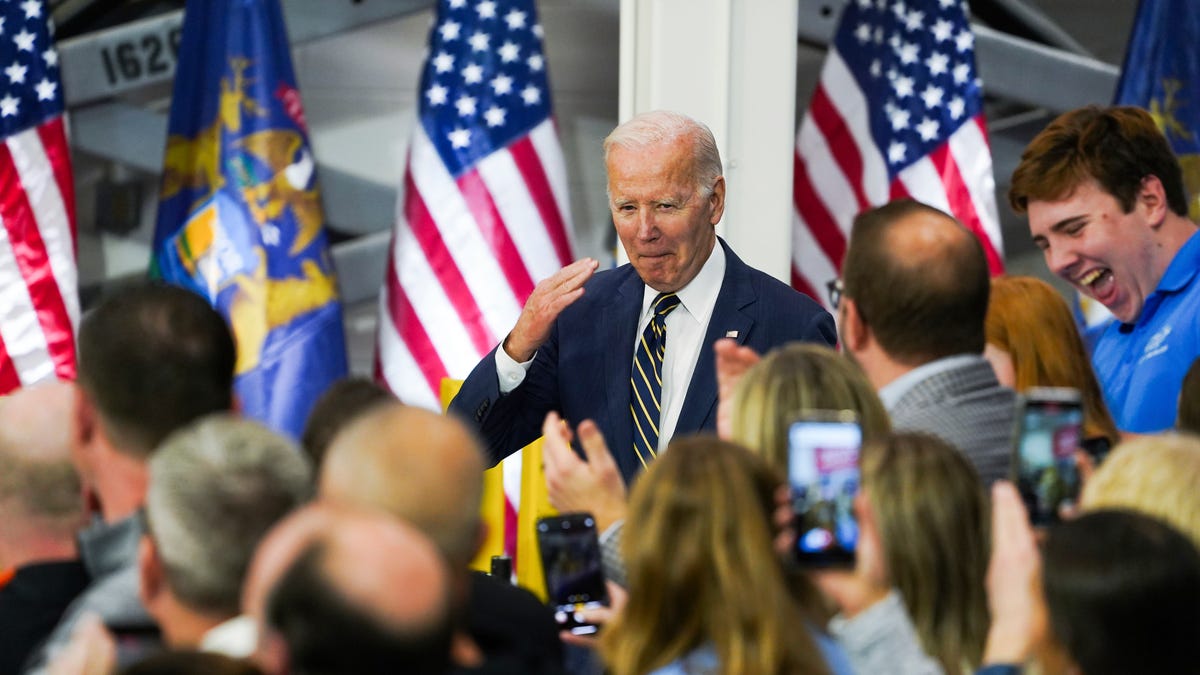 Biden awards 0 million to two Michigan auto factories to produce more electric vehicles