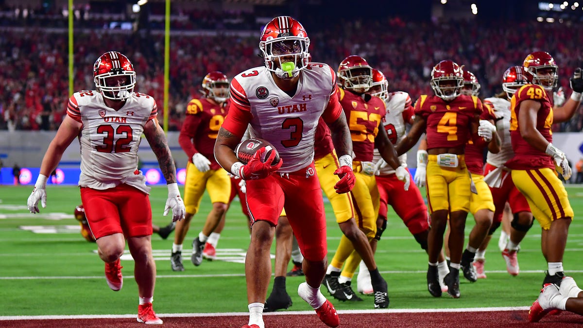 Utah's Ja'Quinden Jackson (3) scores a touchdown against Southern California during the first half of the Pac-12 championship game.