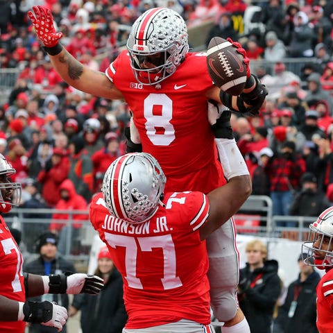 Ohio State tight end Cade Stover (8) and offensive