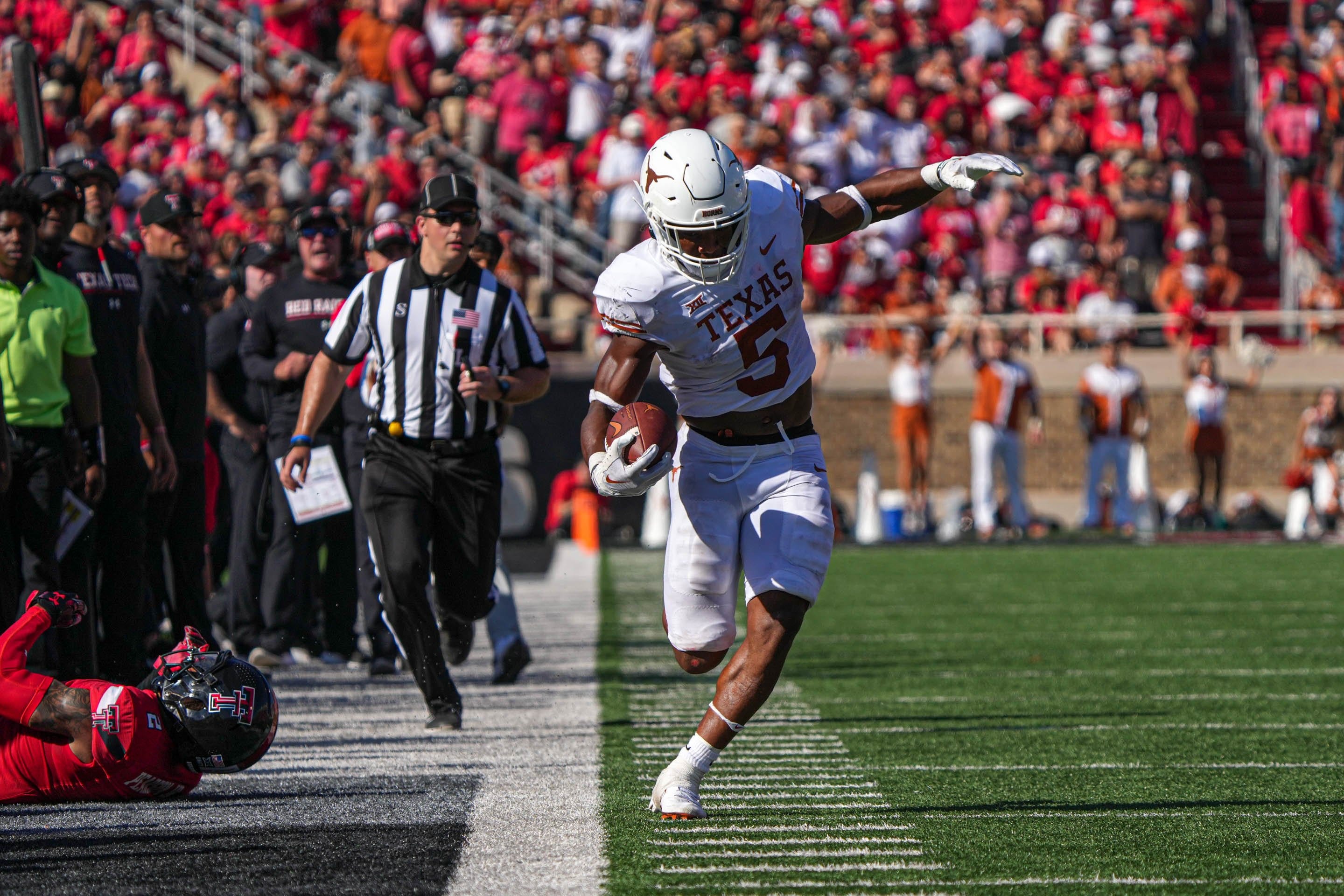 Texas Running Back Bijan Robinson Wins Doak Walker Award