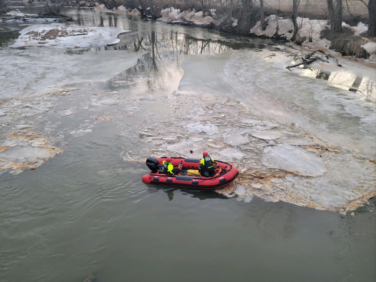 Firefighters rescue box of kittens thrown off bridge onto icy Tuscarawas River