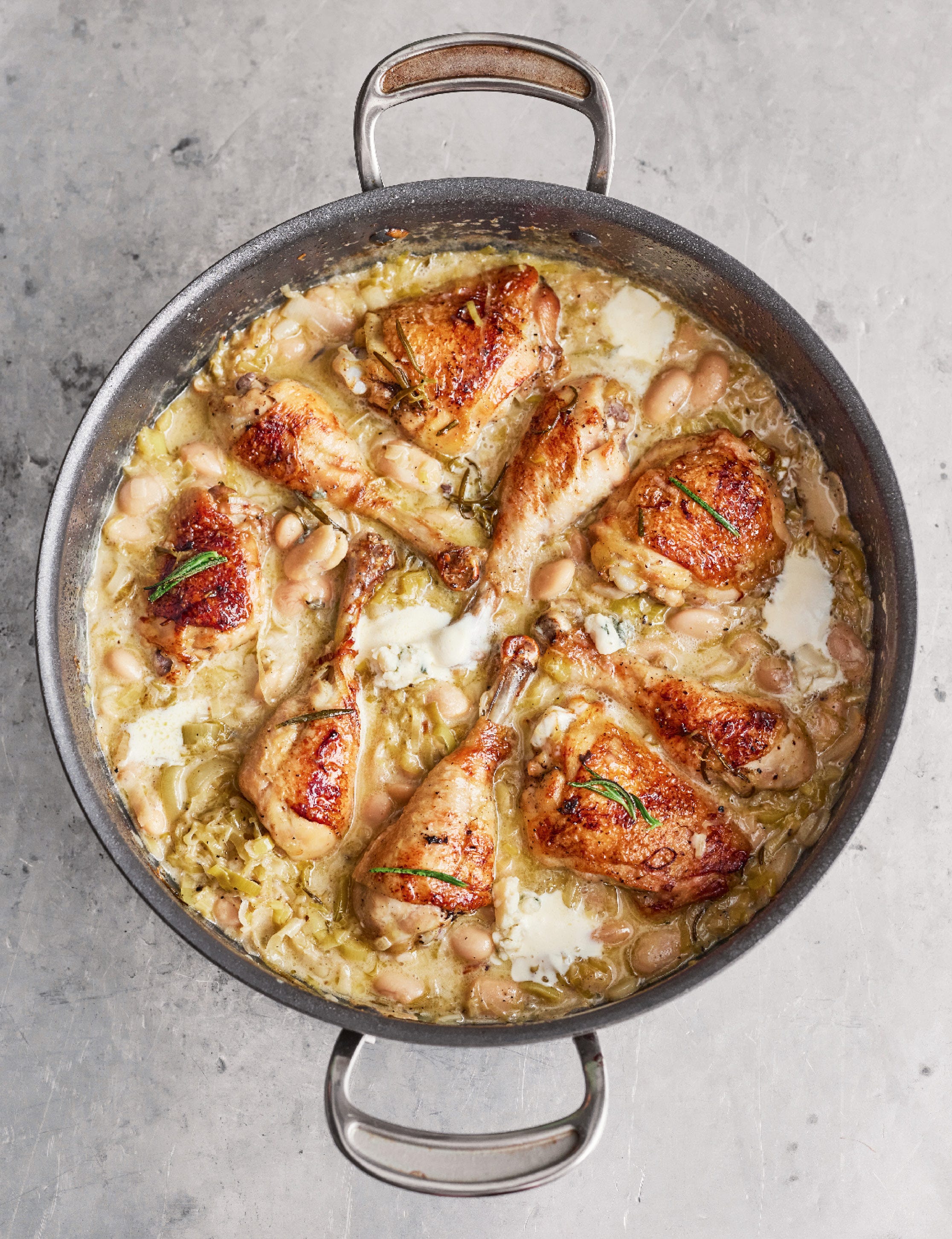 vasthouden verwennen Dek de tafel Chef Jamie Oliver says this roast chicken recipe is a 'home run'