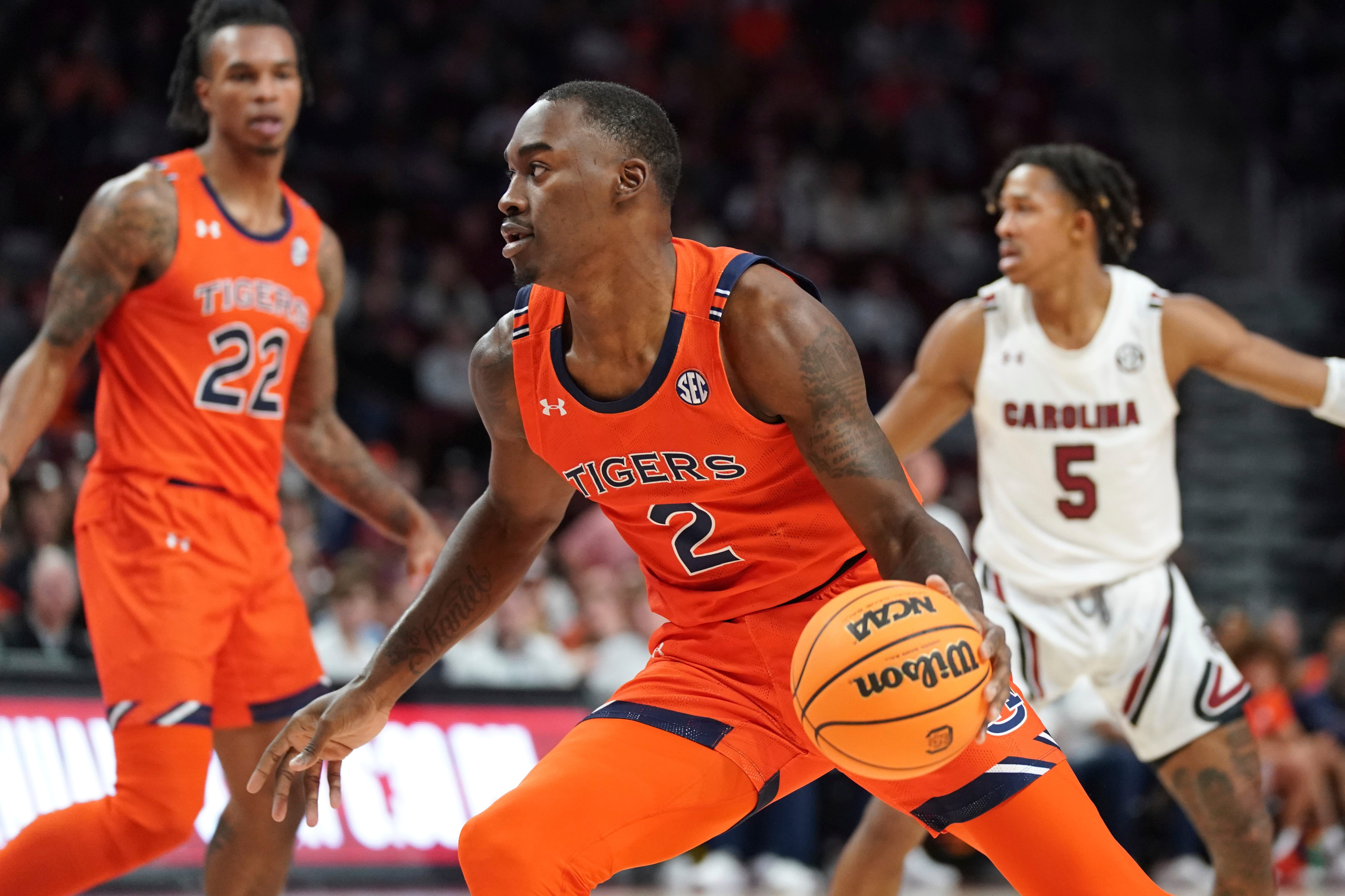 See Johni Broome's Lefty Alley-oop Dunk For Auburn Basketball At USC