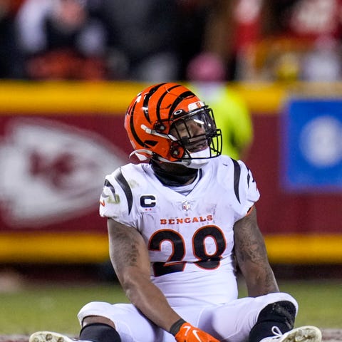 Cincinnati Bengals running back Joe Mixon (28) rem