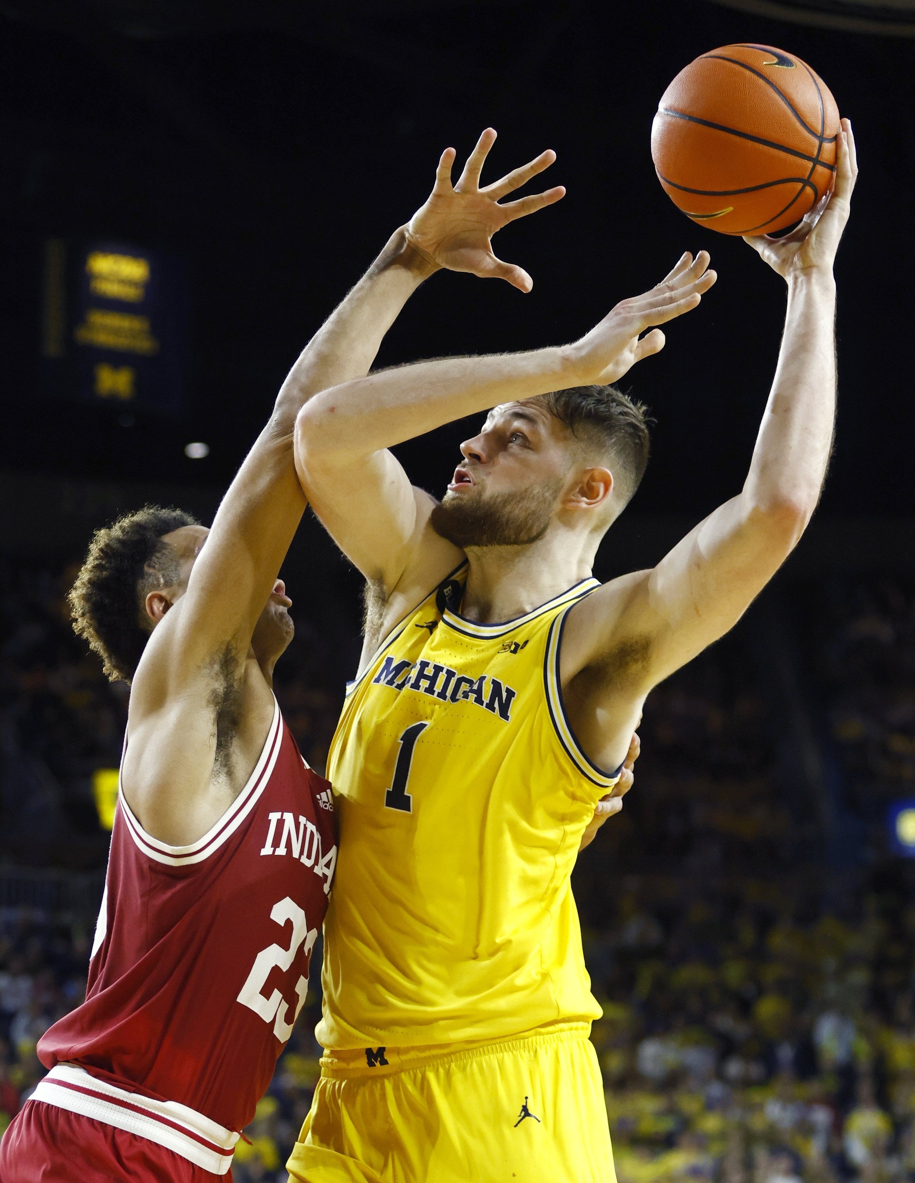 Michigan Basketball's Star And Coach Don't Share Same Outlook