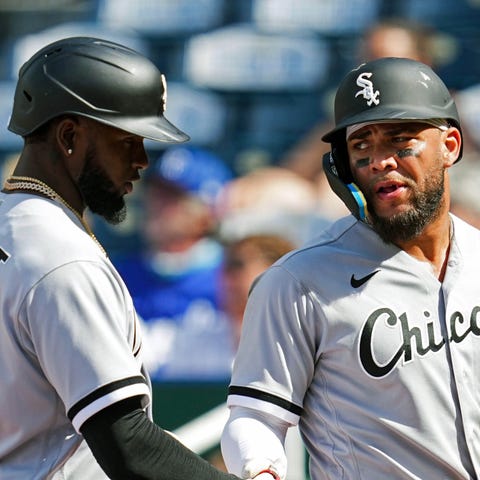 Chicago White Sox center fielder Luis Robert (88) 