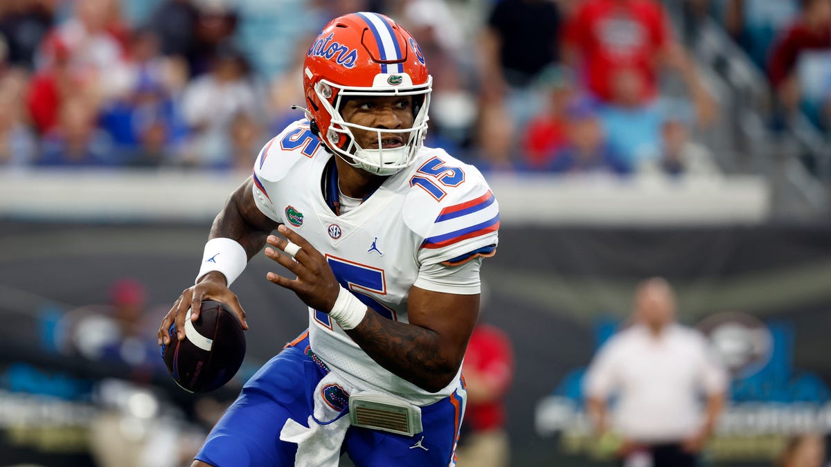 Florida Gators quarterback Anthony Richardson (15) runs out of the pocket against the Georgia Bulldogs  during the second quarter at TIAA Bank Field.