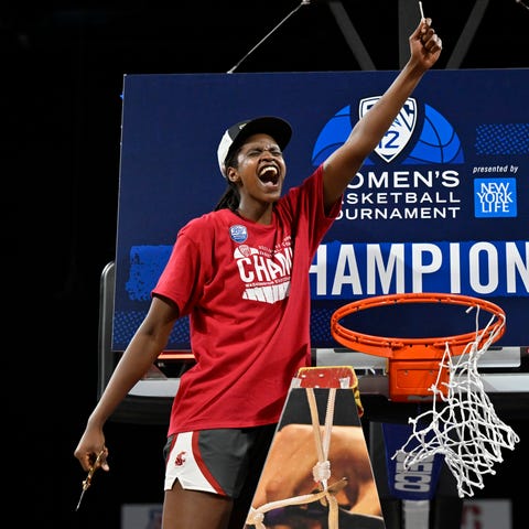 Washington State center Bella Murekatete celebrate