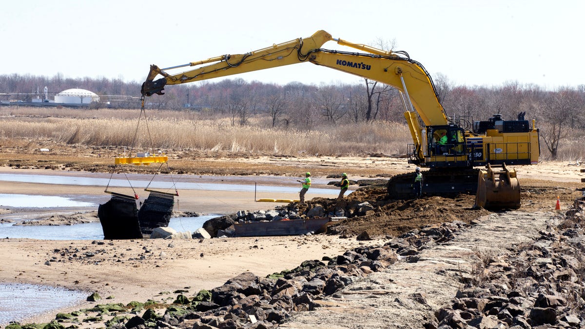 Pallone, Menendez hold groundbreaking ceremony for Union Beach flood control project