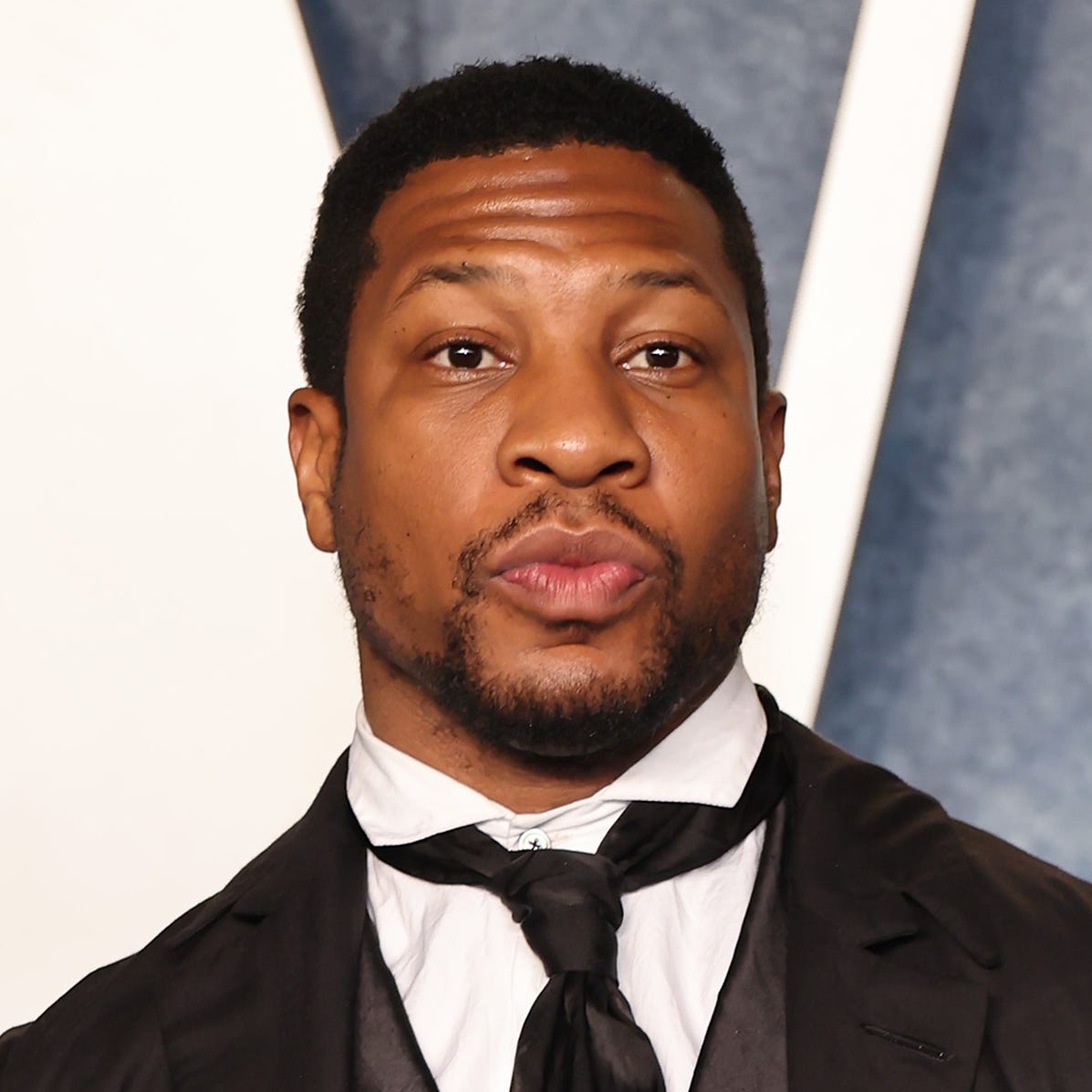 BEVERLY HILLS, CALIFORNIA - MARCH 12: Jonathan Majors attends the 2023 Vanity Fair Oscar Party Hosted By Radhika Jones at Wallis Annenberg Center for the Performing Arts on March 12, 2023 in Beverly Hills, California. (Photo by Amy Sussman/Getty Images) ORG XMIT: 775940010 ORIG FILE ID: 1473159262