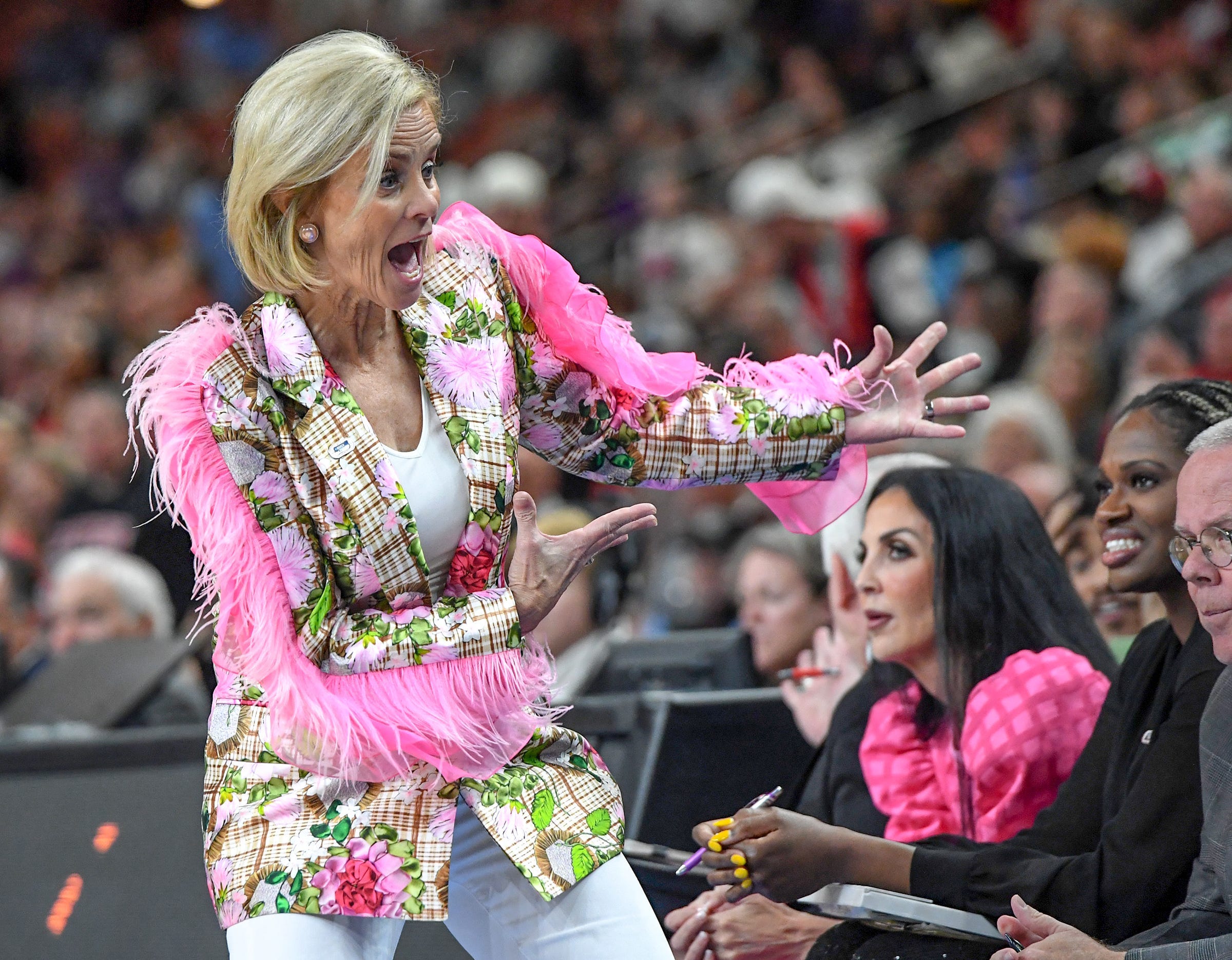 2400px x 1871px - Kim Mulkey shrugs off critics, an important lesson for her LSU players