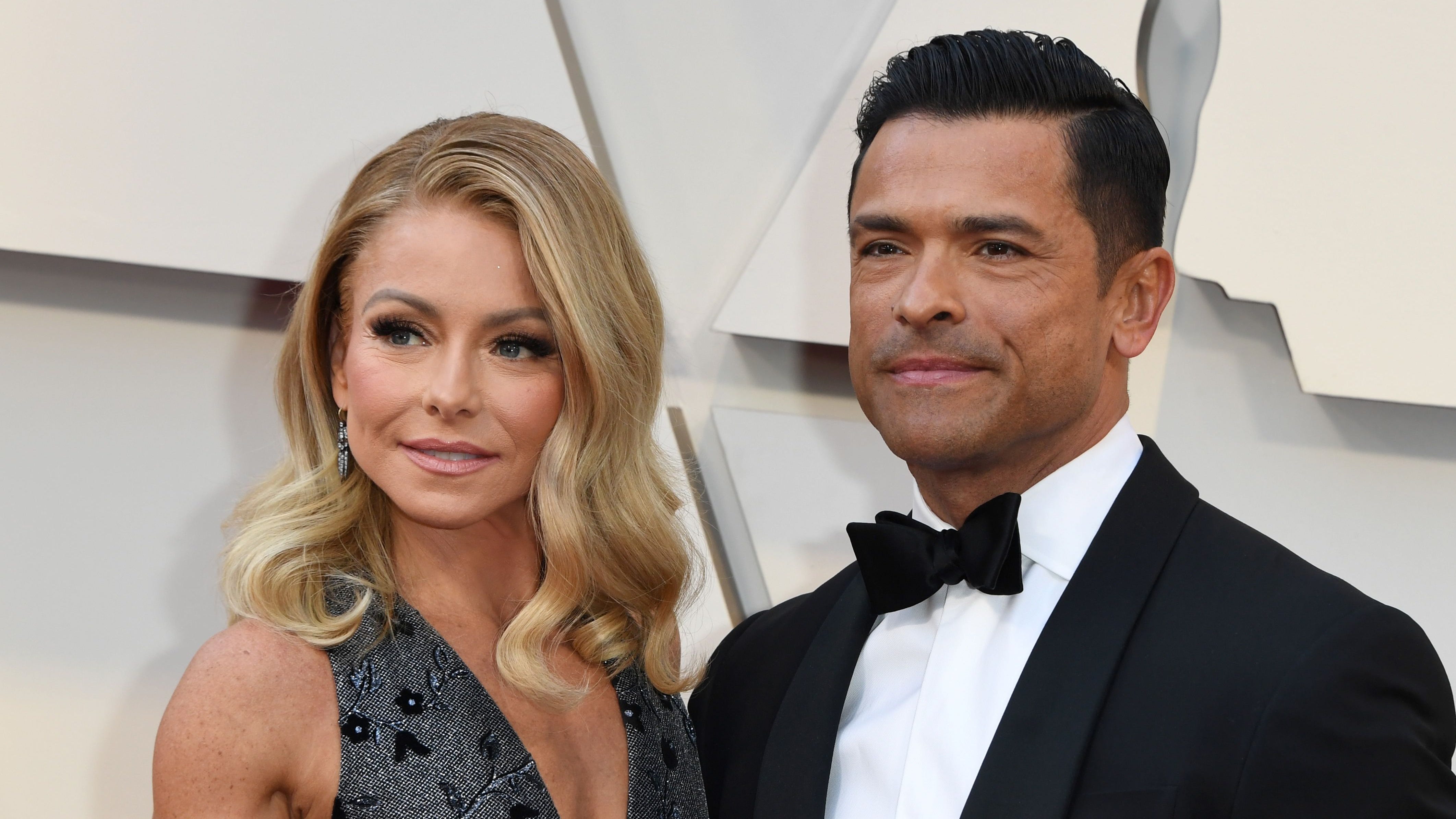 US television presenter Kelly Ripa (L) and her husband actor Mark Consuelos arrive for the 91st Annual Academy Awards at the Dolby Theatre in Hollywood, California on February 24, 2019. (Photo by Mark RALSTON / AFP)MARK RALSTON/AFP/Getty Images ORG XMIT: 91st Annu