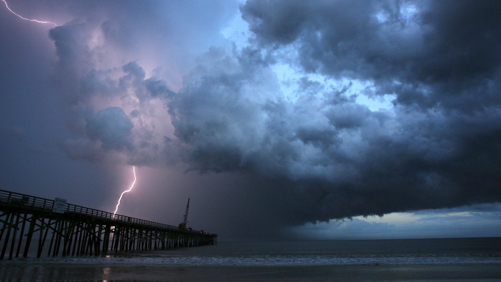 Lightning kills Florida boat captain Pete Strong, passenger injured