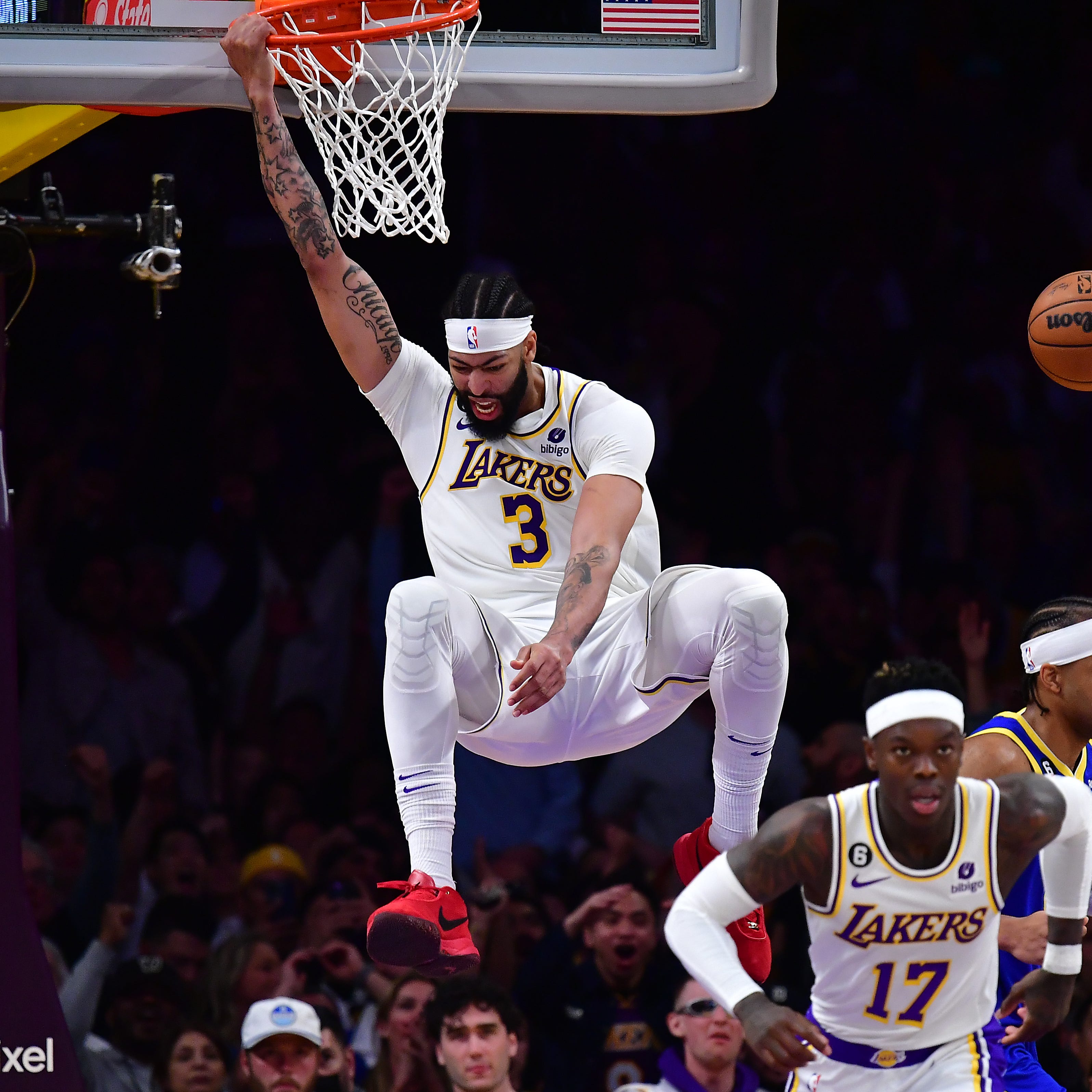 Anthony Davis had a bounce-back performance in the Lakers' big Game 3 win over the Warriors.