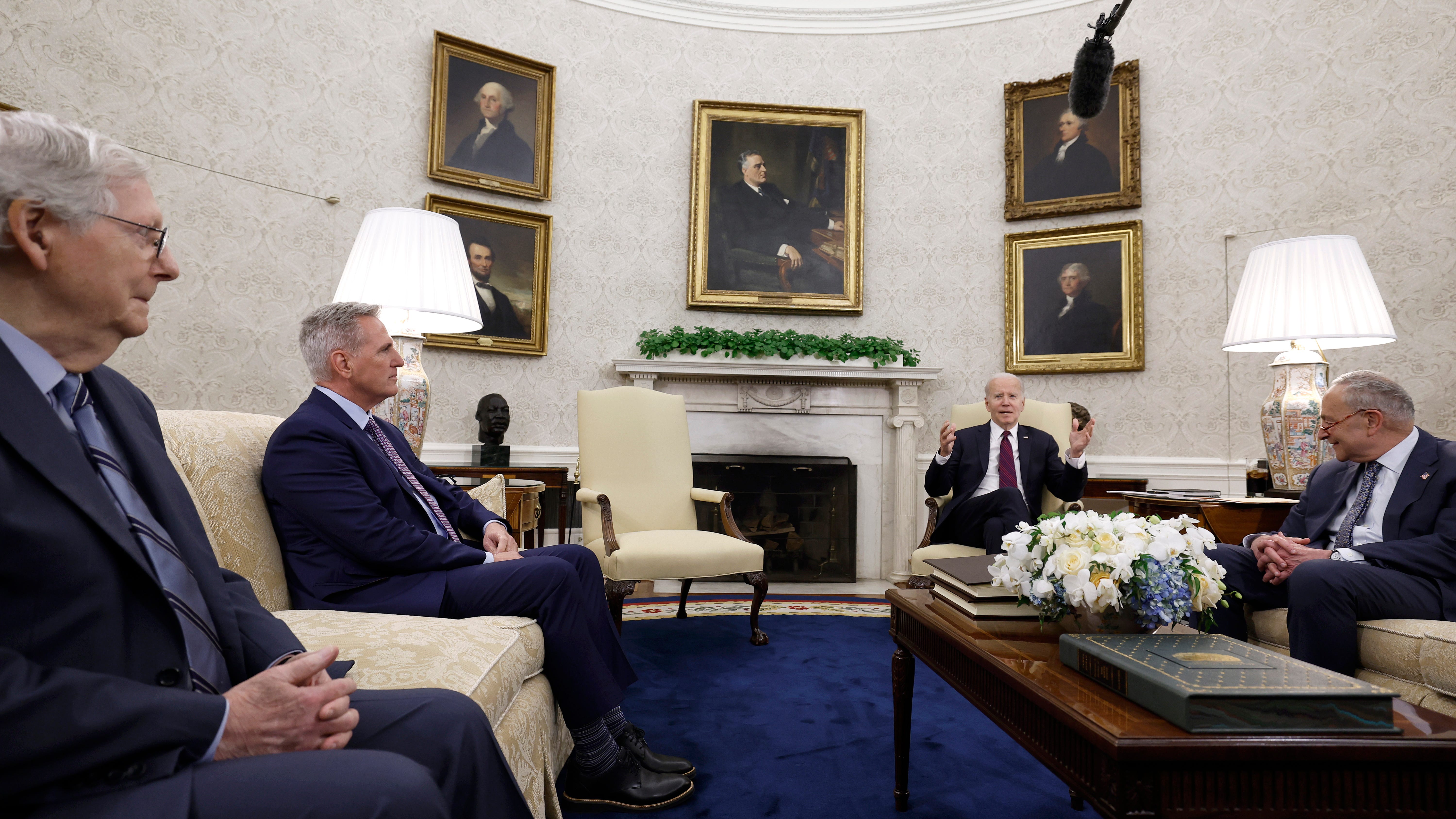 WASHINGTON, DC - MAY 09: U.S. Senate Minority Leader Mitch McConnell (R-KY), Speaker of the House Kevin McCarthy (R-CA), President Joe Biden, and Senate Majority Leader Chuck Schumer (D-NY) meet in the Oval Office of the White House on May 09, 2023 in Washington, DC. The Congressional lawmakers met with the President to negotiate how to address the debt ceiling before June 1, when U.S. Treasury Secretary Janet Yellen warned Congress that the United States would default on their debts. (Photo by Anna Moneymaker/Getty   Images) ORG XMIT: 775975648 ORIG FILE ID: 1488657984