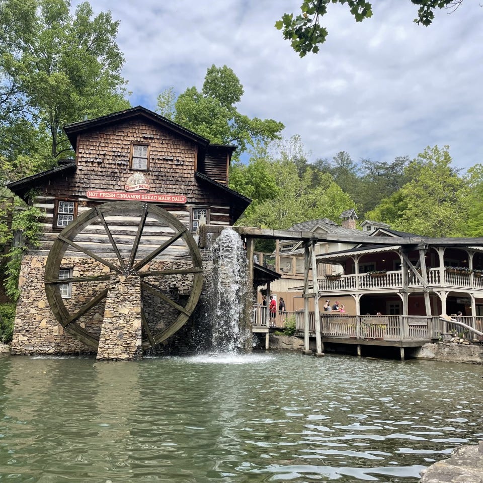 Dollywood leans into a cozy, cabin-in-the-woods vibe.