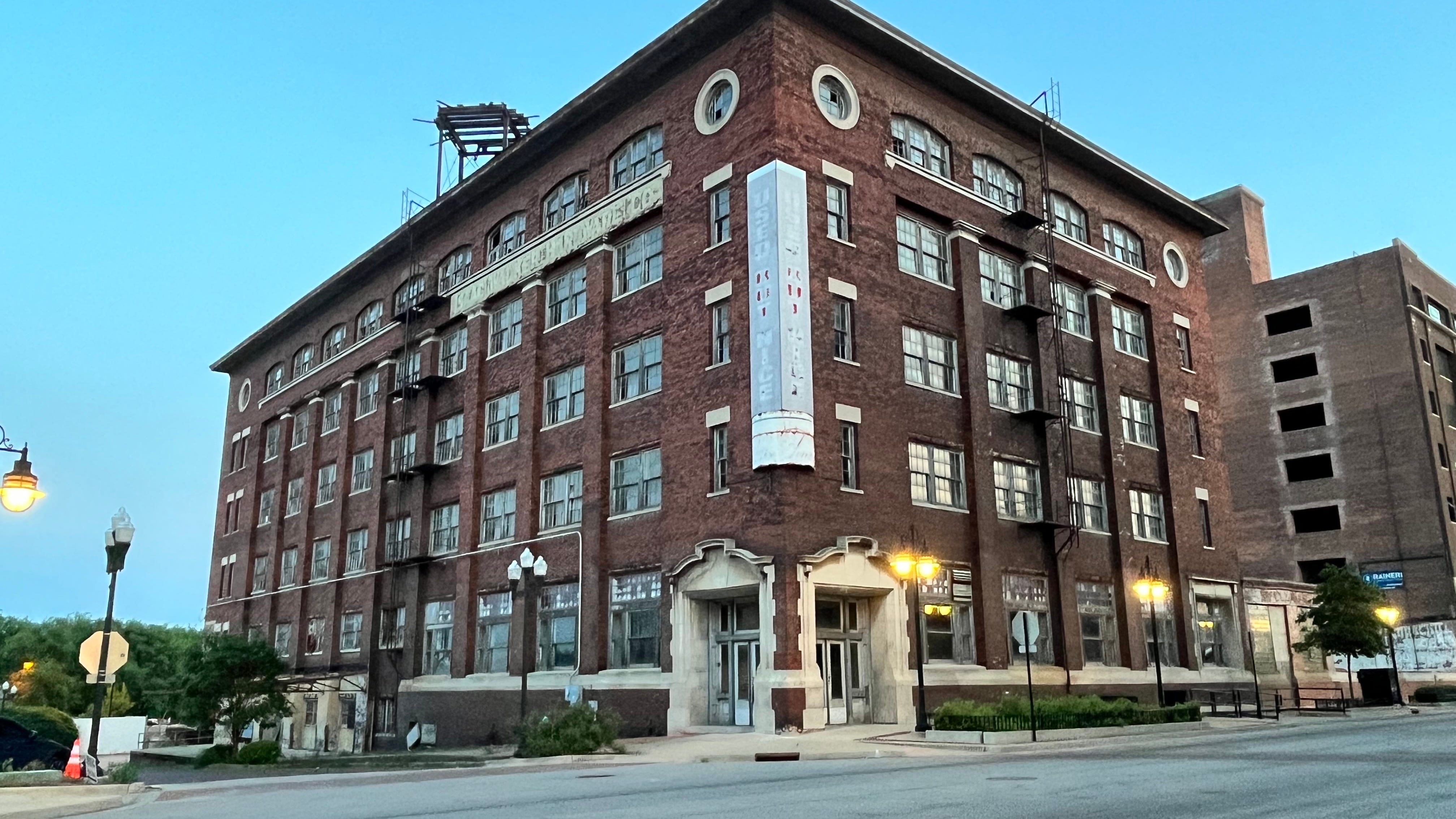 This building located at 800 SW Washington Street is set to become a residential unit being developed by Oculus Development. Along with 801 SW Washington Street, this building will be a part of a $38 million development.