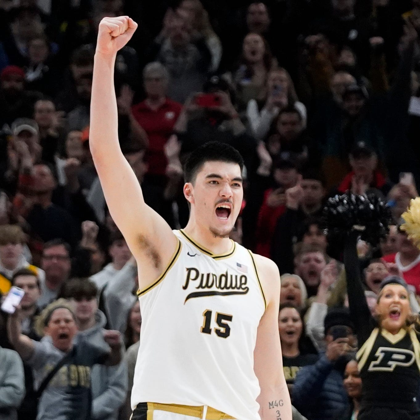 Zach Edey will be returning to Purdue for the 2023-24 season.