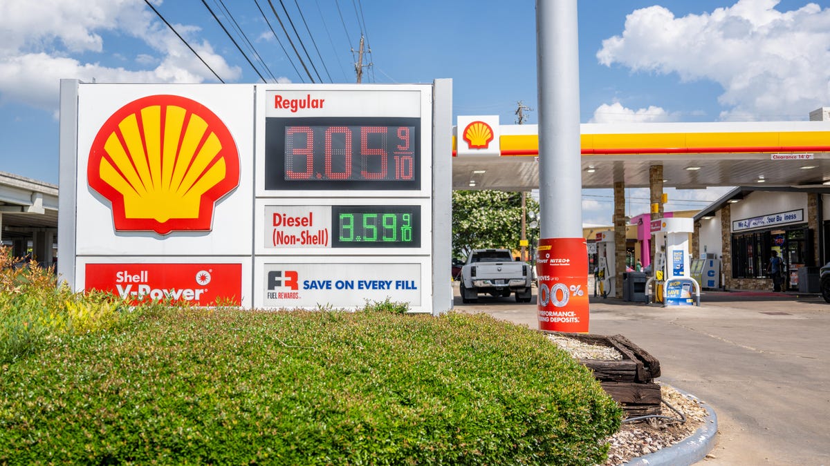 Massachusetts gas prices fell from last week: See how much here