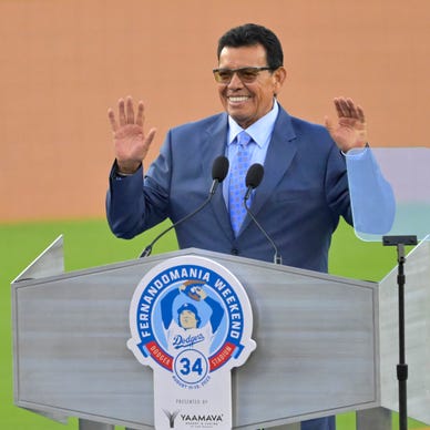 Los Angeles Dodgers retire Fernando Valenzuela's jersey in ceremony