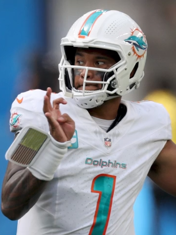 Just like that the Miami Dolphins are favorites to win AFC East