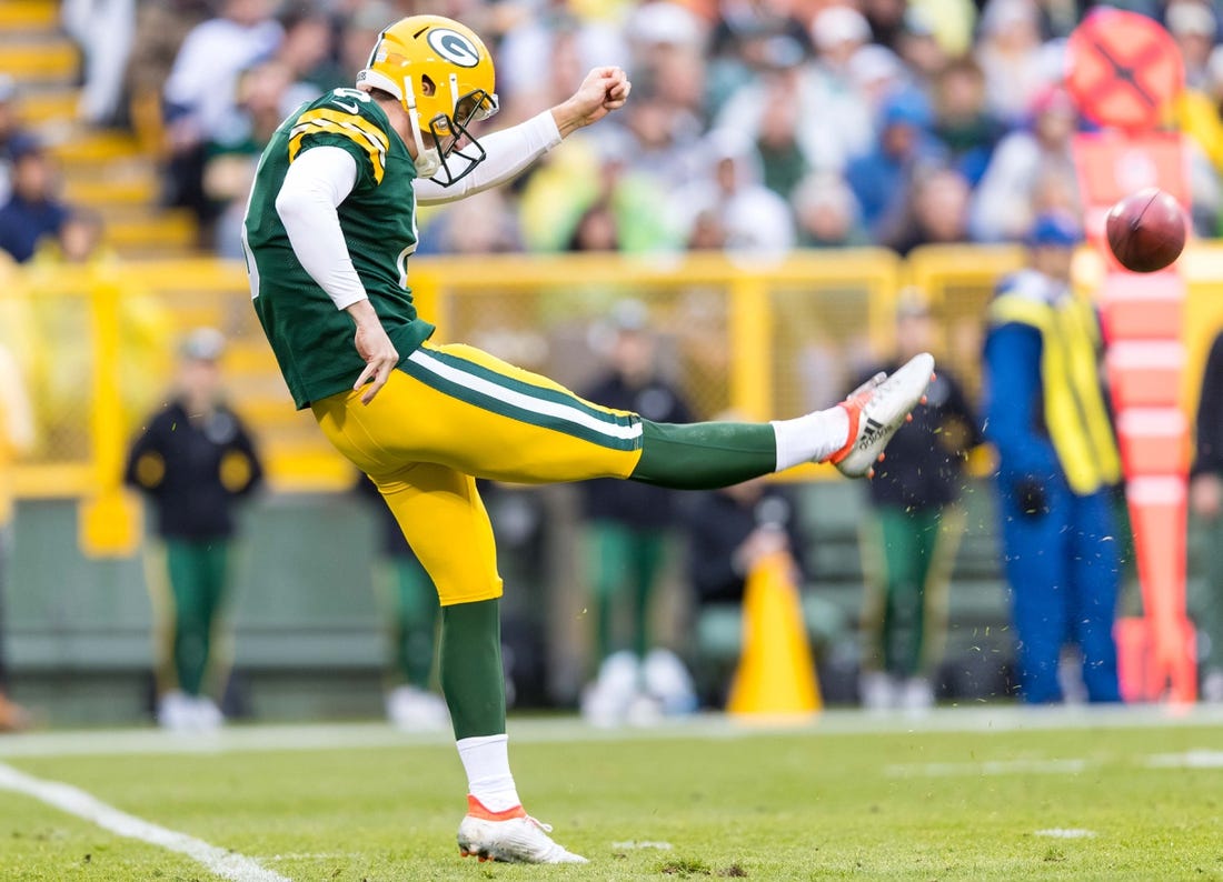 Justin Vogel (8) was the Green Bay Packers' punter last season.