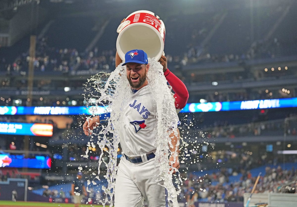 Astros beat Blue Jays 11-4