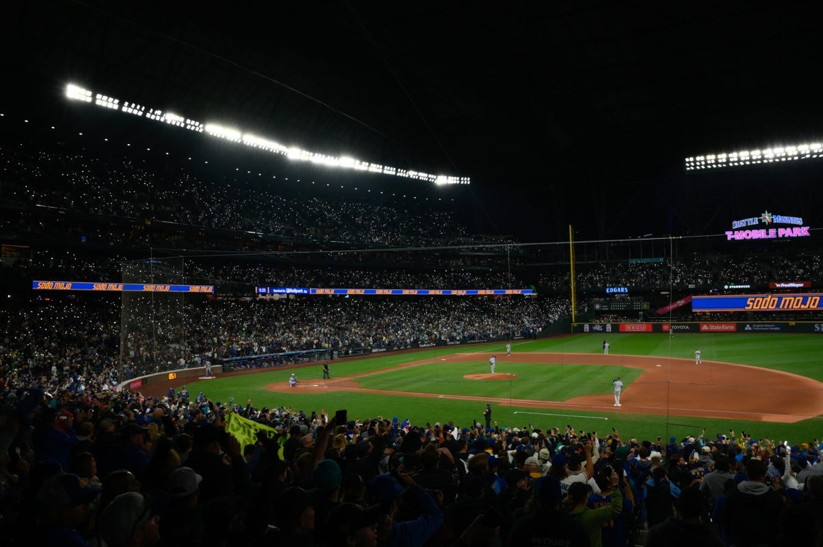 Seattle Mariners and Texas Rangers meet in game 3 of series